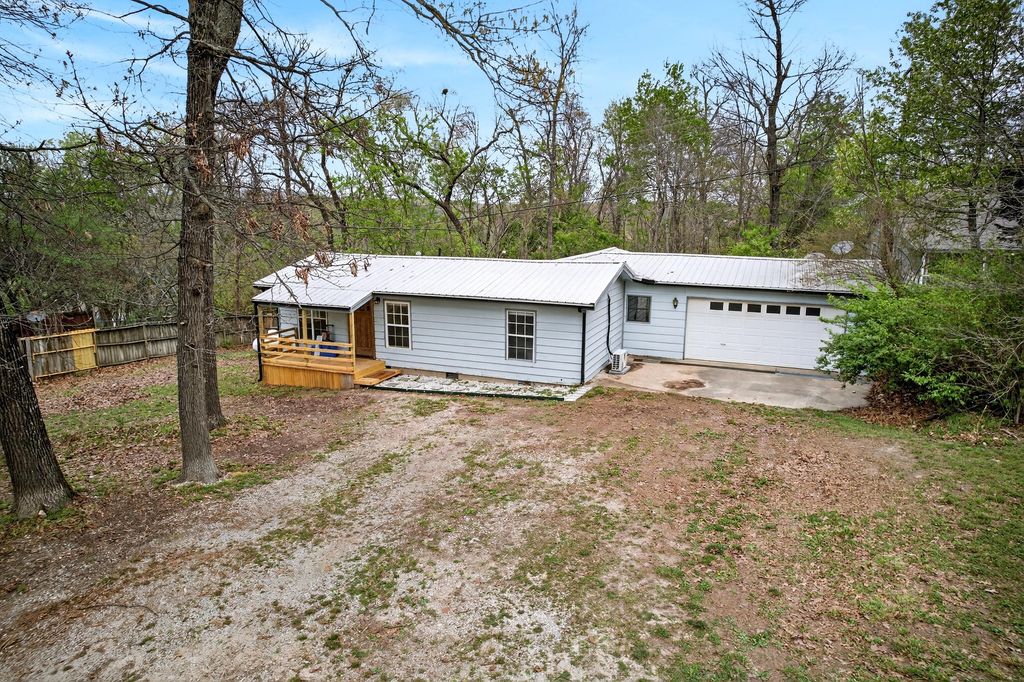 18880 Shoreline Way, Fayetteville, AR 72703