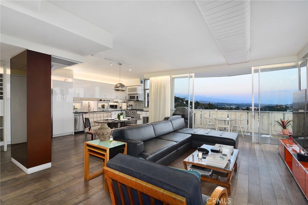 Image 5 of property listing at 4411 Los Feliz Boulevard 1007, Los Angeles, CA 90027