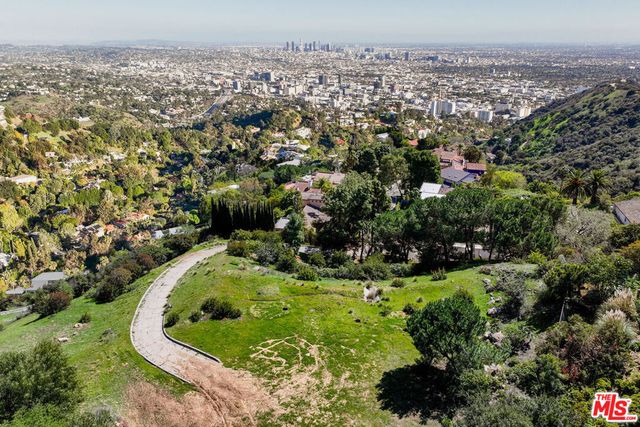 2666 Larmar Road, Los Angeles, CA 90068