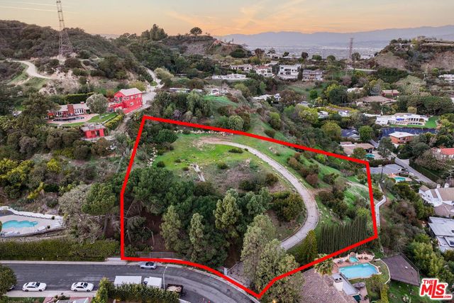 2666 Larmar Road, Los Angeles, CA 90068