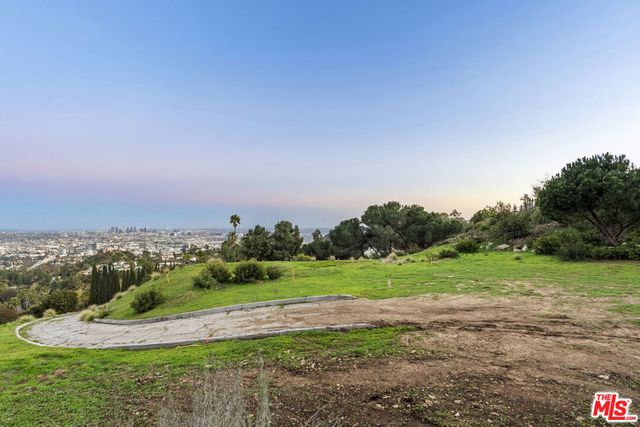 2666 Larmar Road, Los Angeles, CA 90068