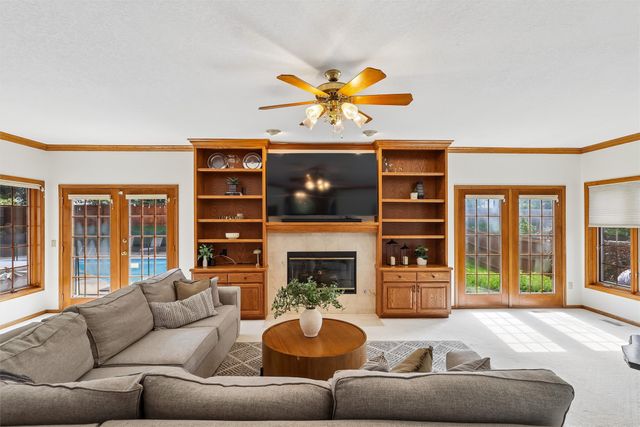 821 58th Street, West Des Moines, IA 50266