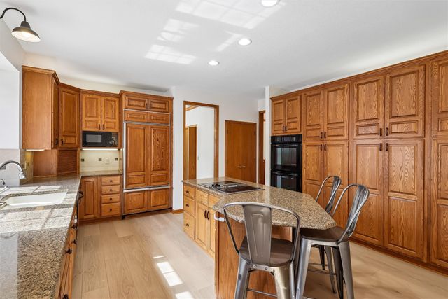 821 58th Street, West Des Moines, IA 50266