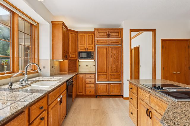 821 58th Street, West Des Moines, IA 50266