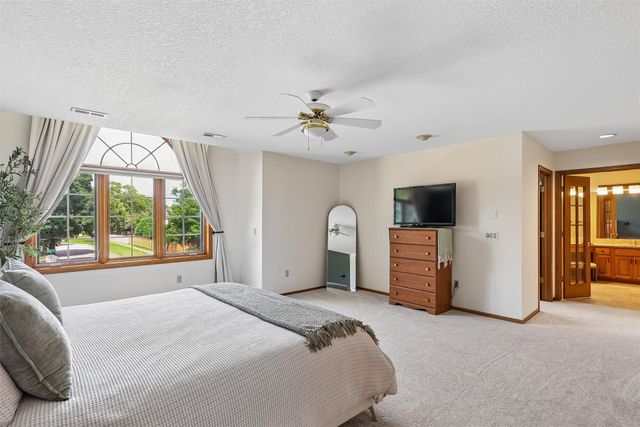 821 58th Street, West Des Moines, IA 50266