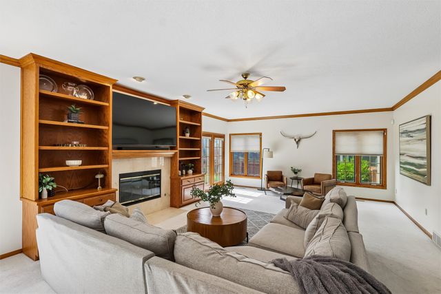 821 58th Street, West Des Moines, IA 50266