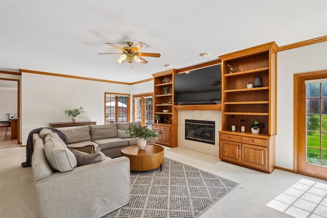 821 58th Street, West Des Moines, IA 50266