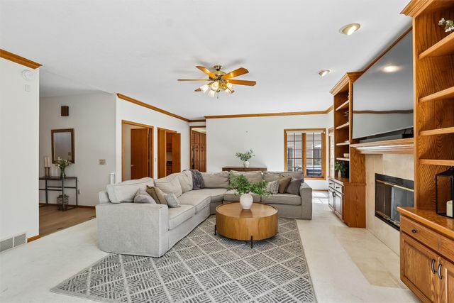 821 58th Street, West Des Moines, IA 50266