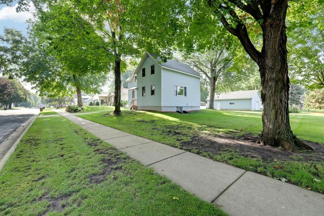 110 2nd Street SW, New Prague, MN 56071