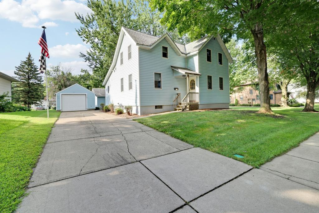 110 2nd Street SW, New Prague, MN 56071