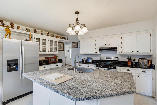 321 Lakecrest DRIVE, Racine, WI 53402