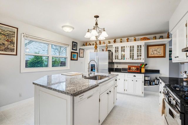 321 Lakecrest DRIVE, Racine, WI 53402