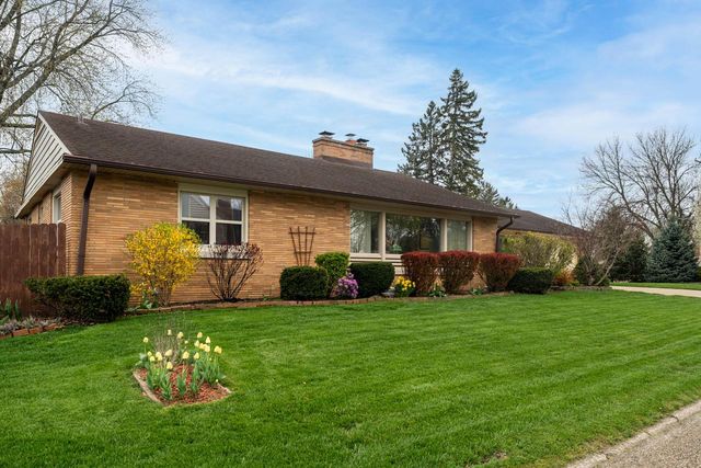 321 Lakecrest DRIVE, Racine, WI 53402