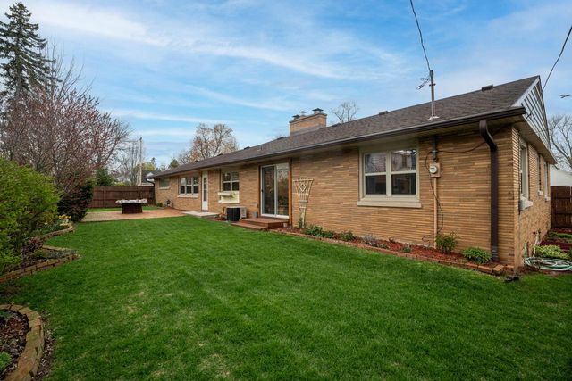 321 Lakecrest DRIVE, Racine, WI 53402