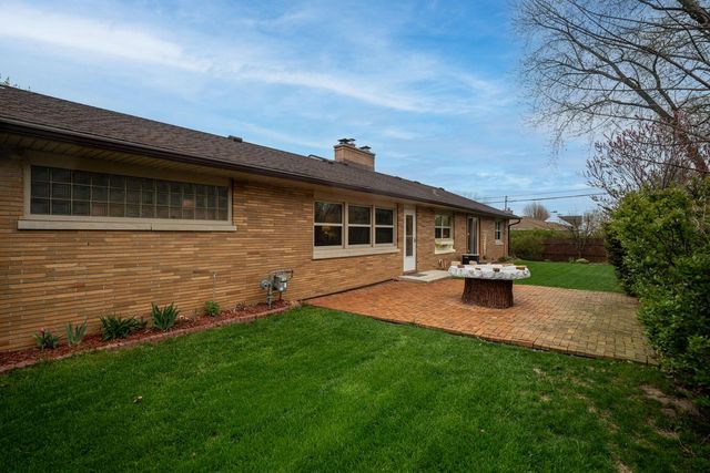 321 Lakecrest DRIVE, Racine, WI 53402
