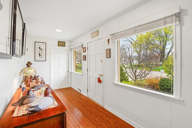321 Lakecrest DRIVE, Racine, WI 53402