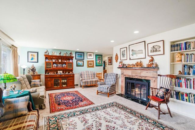 321 Lakecrest DRIVE, Racine, WI 53402