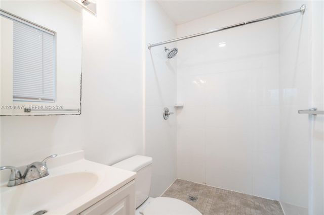 2015 Marseille Dr 6, Miami Beach, FL 33141