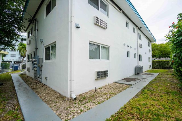 2015 Marseille Dr 6, Miami Beach, FL 33141
