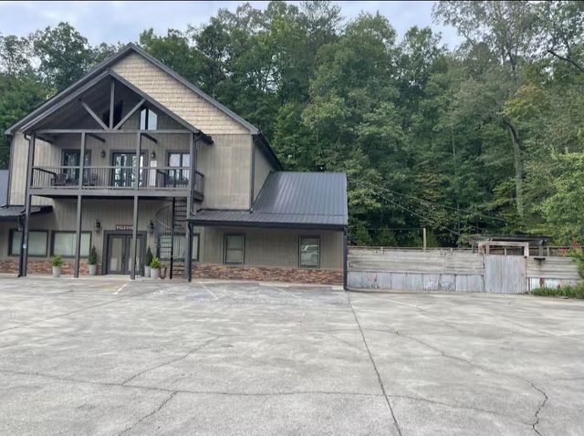 33 Rose Petal Lane, Ellijay, GA 30540