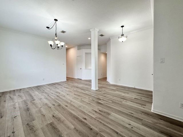 73 E Montfair Boulevard, The Woodlands, TX 77382