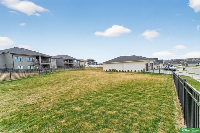 7660 N 167 Street, Bennington, NE 68007