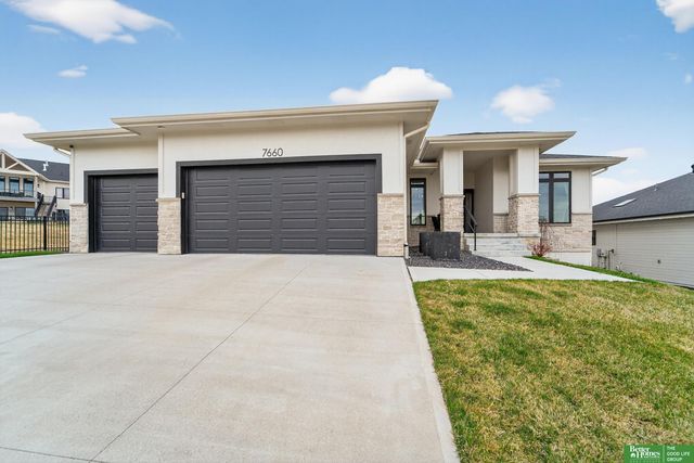 7660 N 167 Street, Bennington, NE 68007