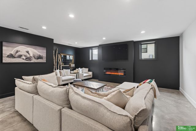 7660 N 167 Street, Bennington, NE 68007