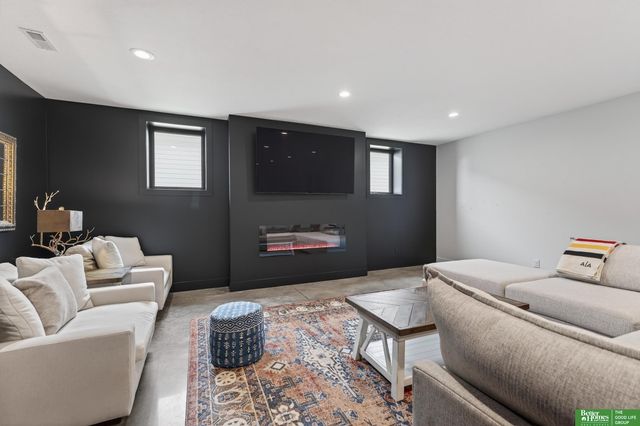 7660 N 167 Street, Bennington, NE 68007