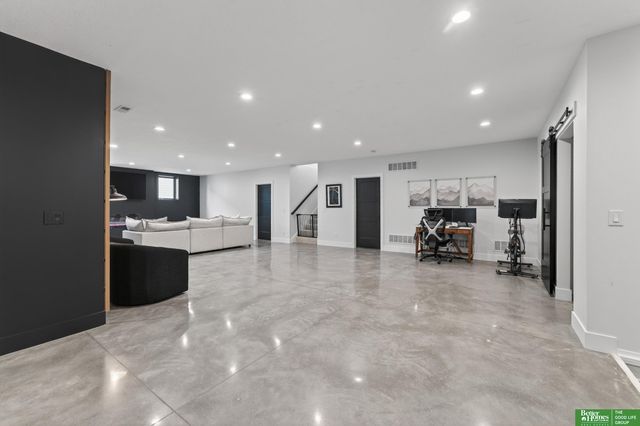 7660 N 167 Street, Bennington, NE 68007