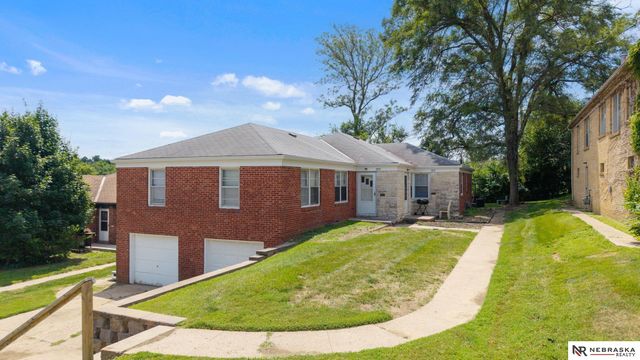 5833-5835 Lafayette Avenue, Omaha, NE 68132