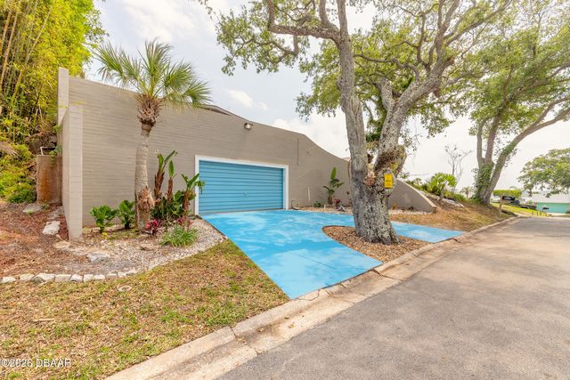 9 Fountainebleau Circle, Daytona Beach, FL 32118