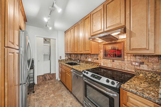 4170 N Marine Drive 11H, Chicago, IL 60613
