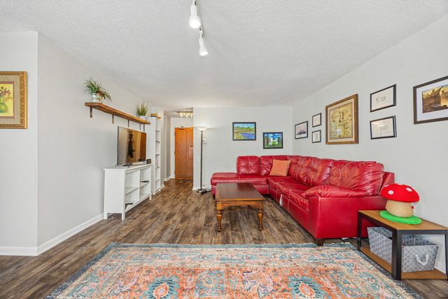 4170 N Marine Drive 11H, Chicago, IL 60613