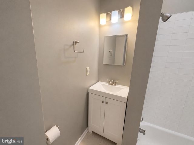 1322 S NEWKIRK ST, Philadelphia, PA 19146
