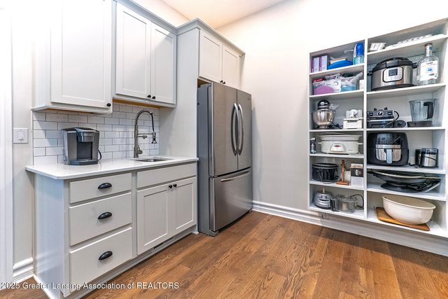 3811 Meridian Road, Okemos, MI 48864