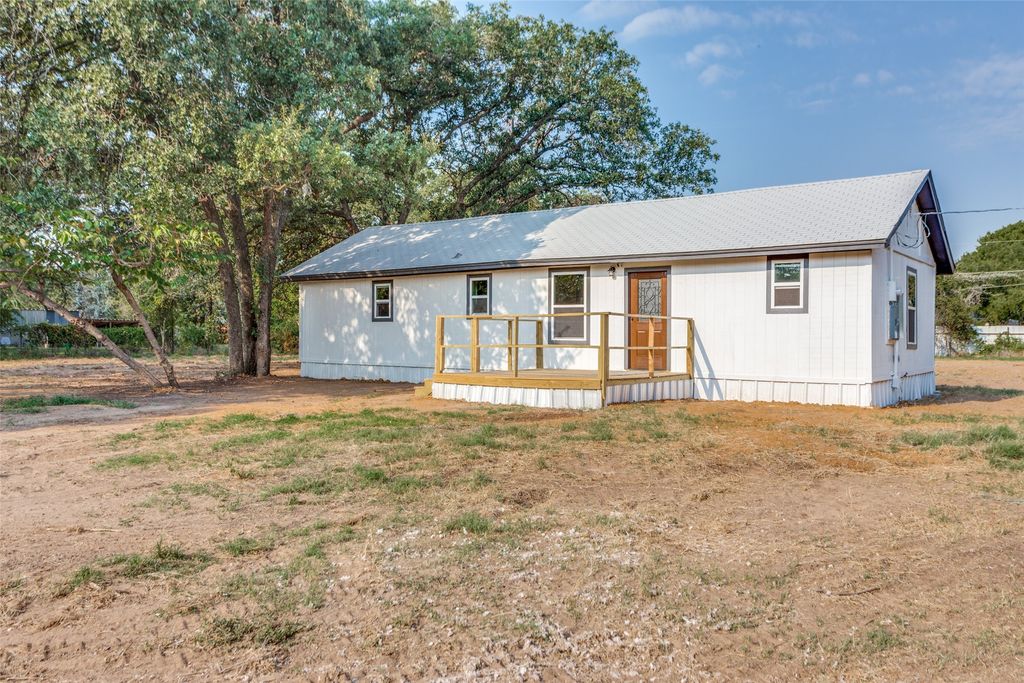 334 Briar Oaks Drive, Azle, TX 76020