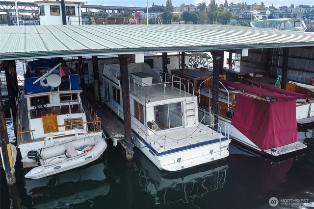 2401 N Northlake Way, Seattle, WA 98103