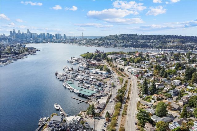 2401 N Northlake Way, Seattle, WA 98103