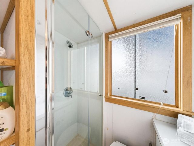 2401 N Northlake Way, Seattle, WA 98103