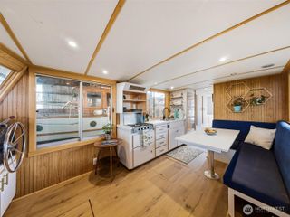 2401 N Northlake Way, Seattle, WA 98103