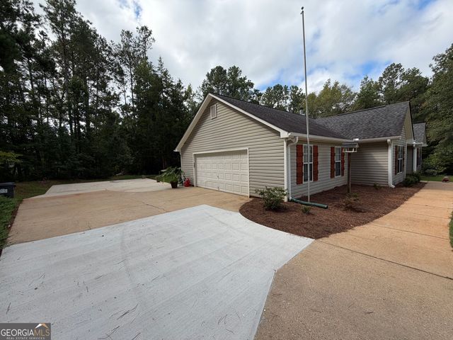 301 Wolf Creek Place, Locust Grove, GA 30248