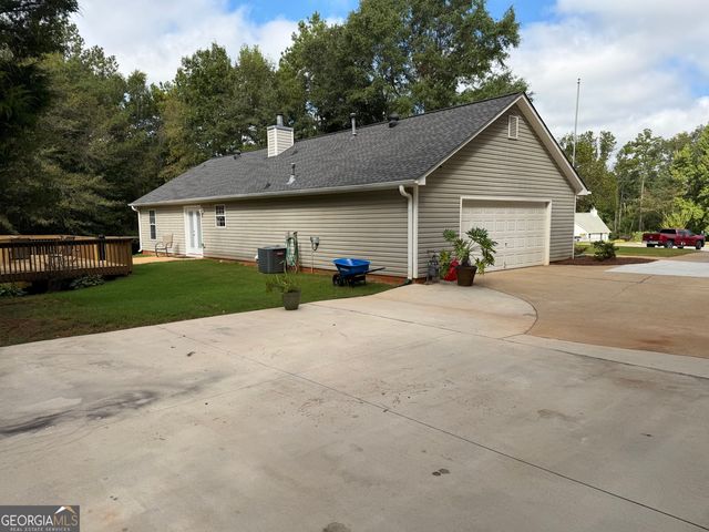 301 Wolf Creek Place, Locust Grove, GA 30248