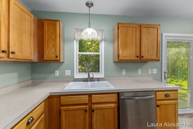 8507 Courtland Drive NE 4, Rockford, MI 49341