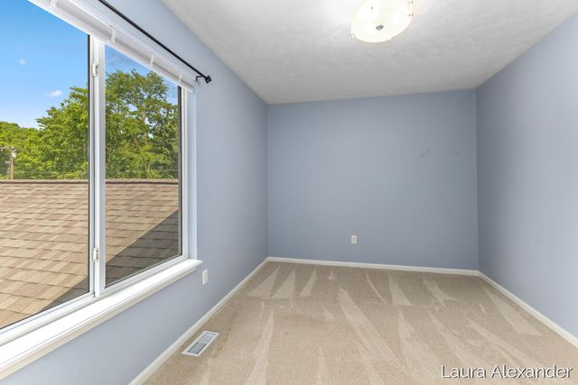 8507 Courtland Drive NE 4, Rockford, MI 49341