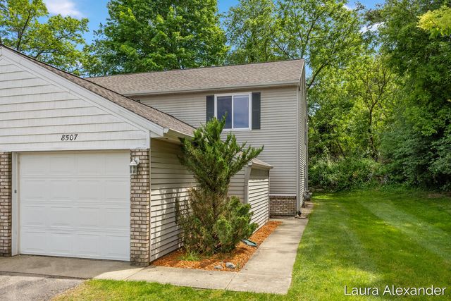 8507 Courtland Drive NE 4, Rockford, MI 49341