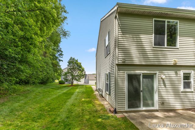 8507 Courtland Drive NE 4, Rockford, MI 49341
