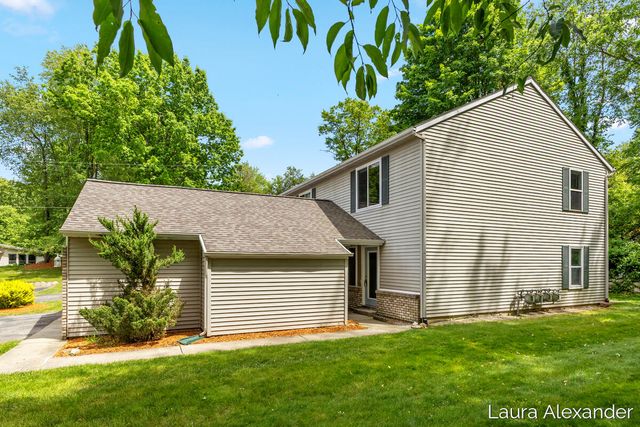 8507 Courtland Drive NE 4, Rockford, MI 49341