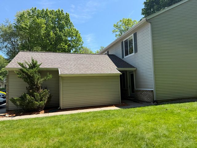 8507 Courtland Drive NE 4, Rockford, MI 49341