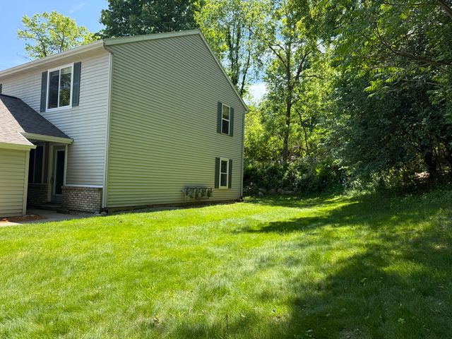 8507 Courtland Drive NE 4, Rockford, MI 49341